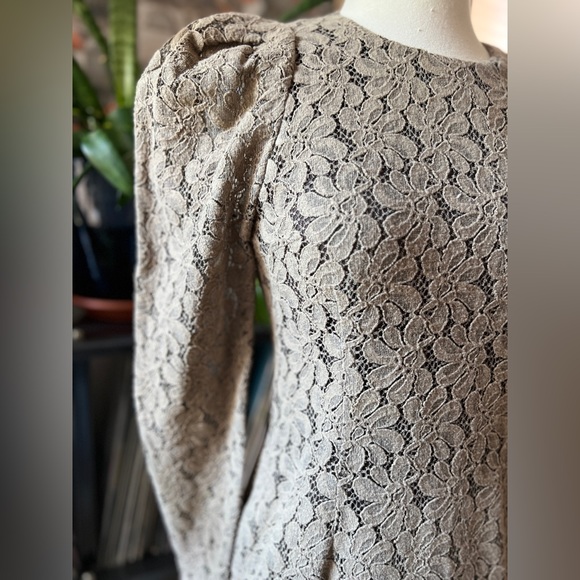 Long sleeve puffed shoulders Eryn Brinié,Xs mini dress What a darling dress! - Picture 5 of 7